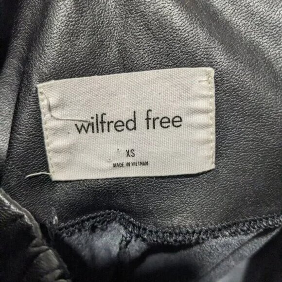 Aritzia Wilfred Free | Daria High-waisted Vegan Leather leggings in Black - Picture 4 of 8